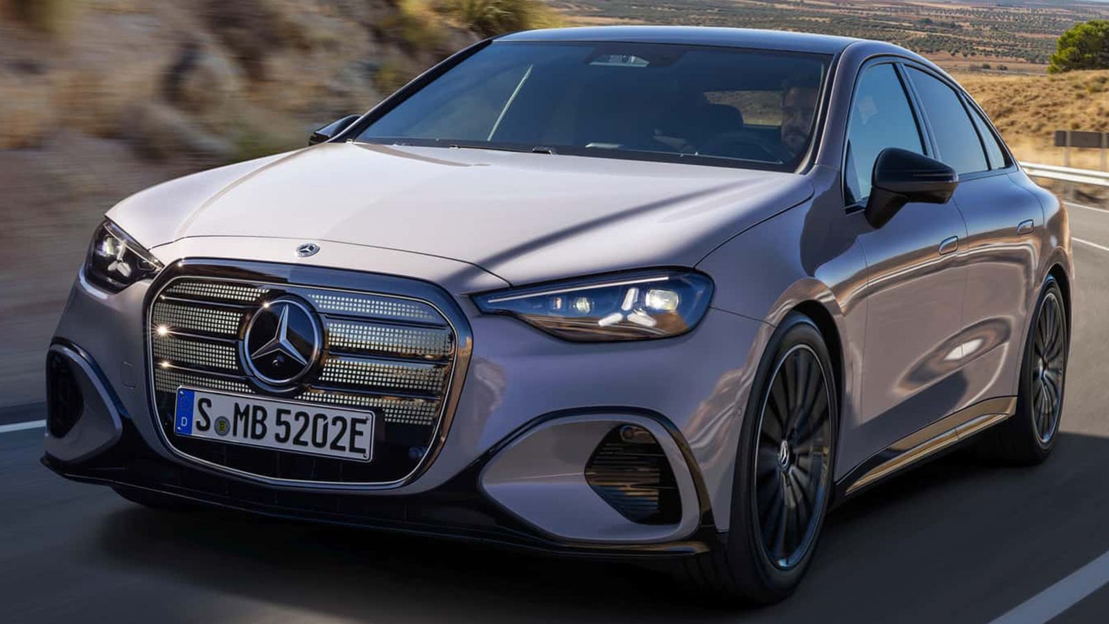 Νέα ηλεκτρική Mercedes C-Class: Με 490 άλογα και 762 χλμ. αυτονομία